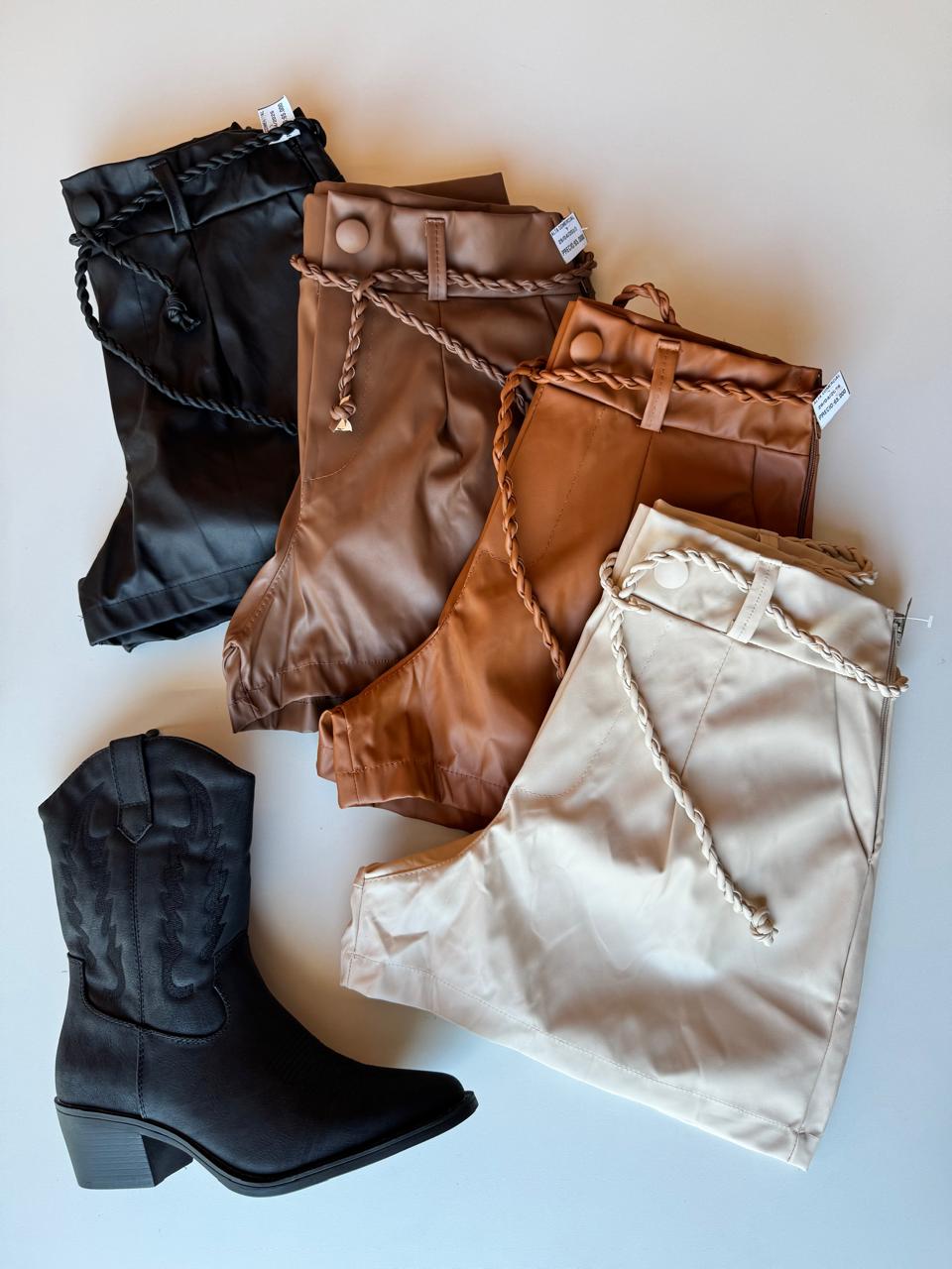 Short cuerina