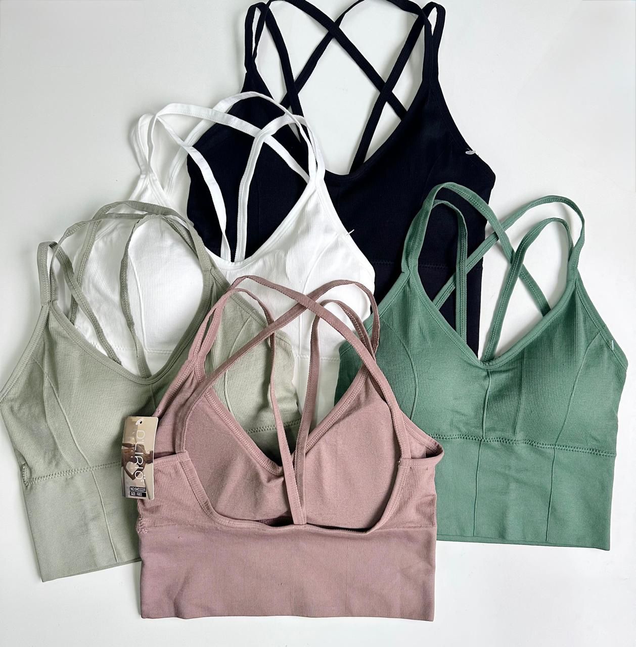 Parte de atras, con pechera y espalda medio abierta