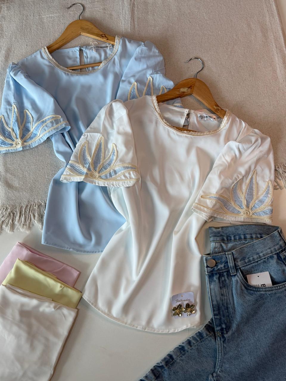 Blusa social con bordado en la manga