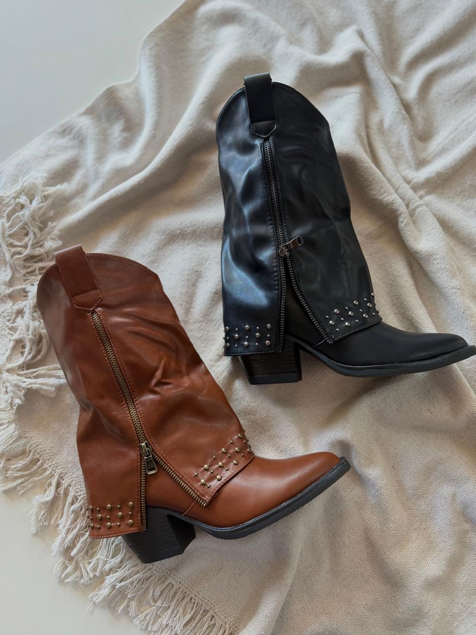 Vení por el tuyo botas con tachas