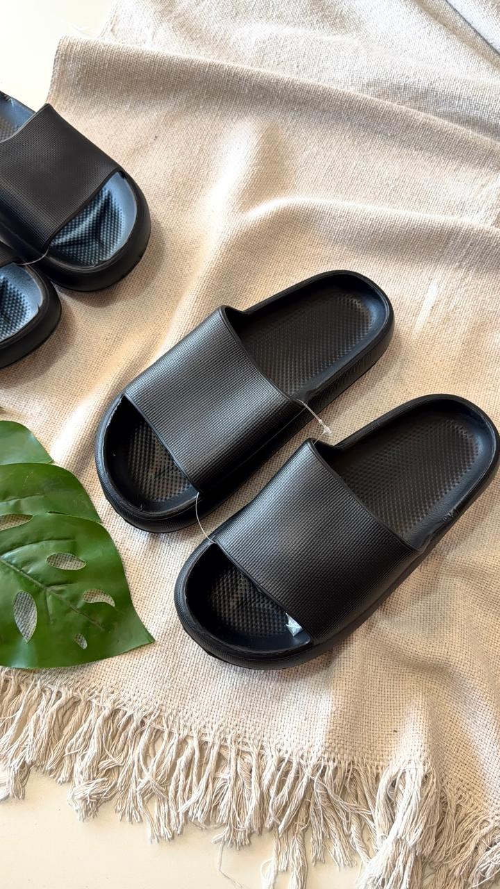 Zapa de goma caballero solo negro material grueso y es super comodo 40 a 45 25000 gs