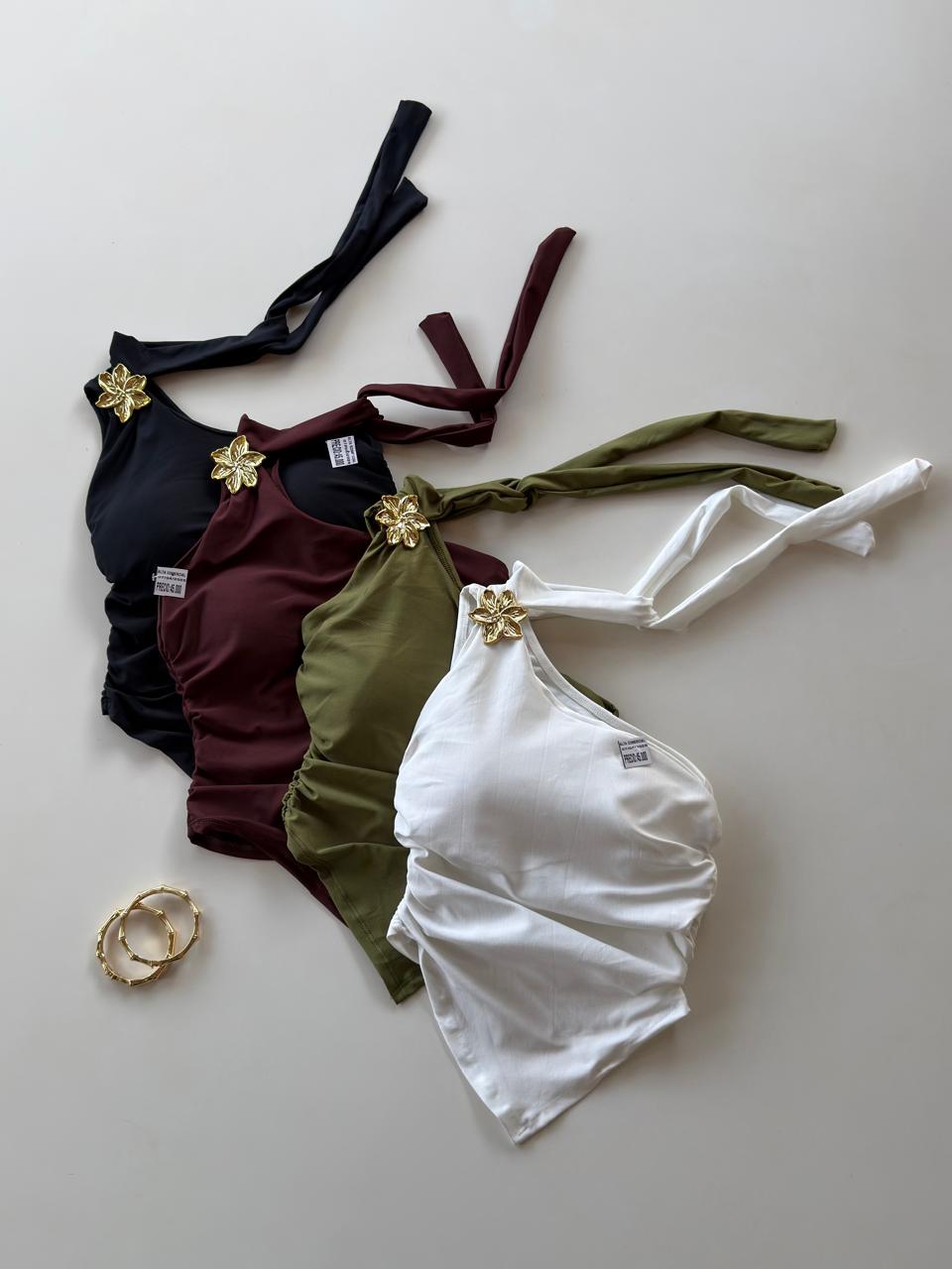 Blusa en suplex corte irregular con pechera