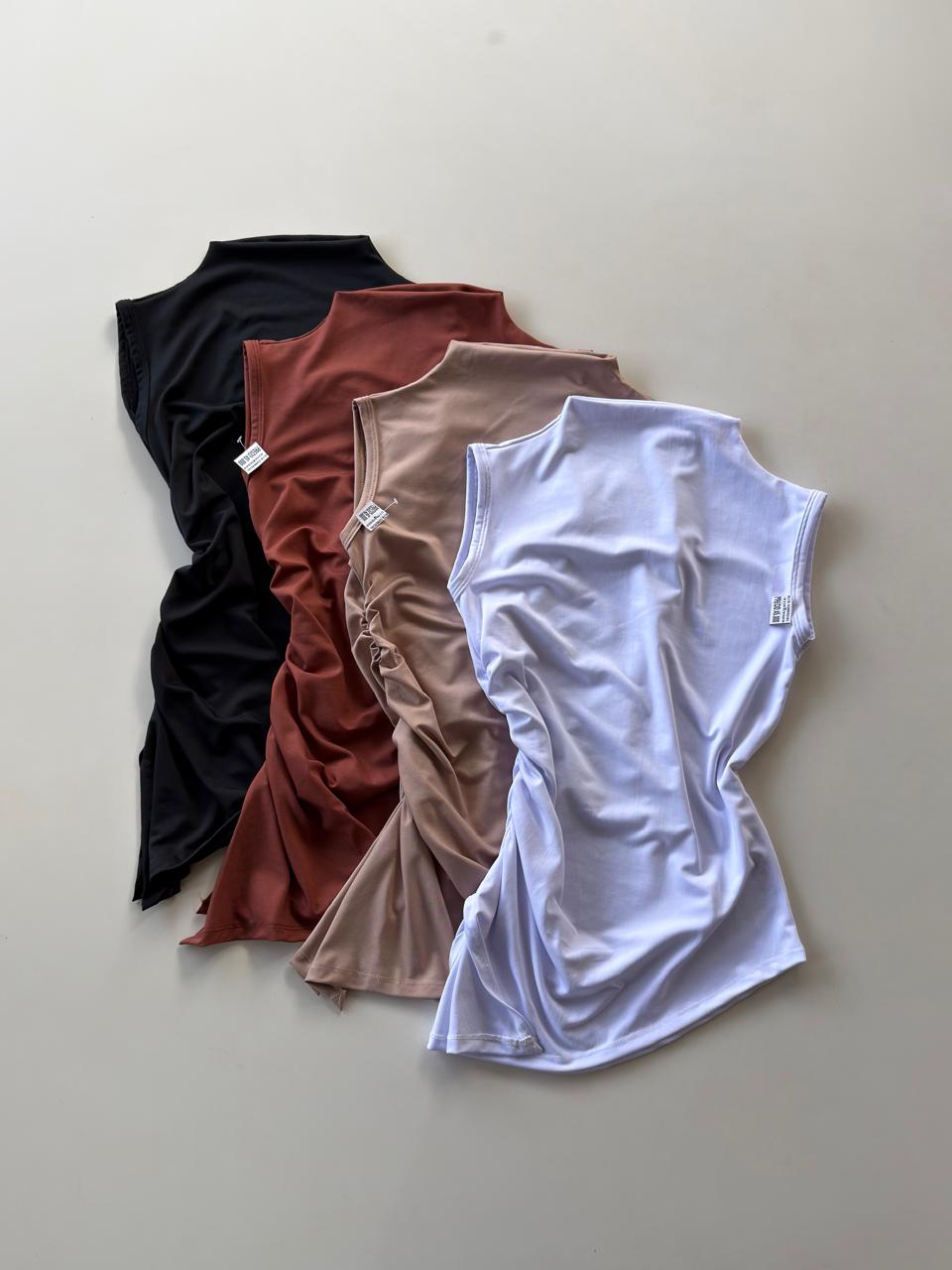 Blusa irregular cuello tortuga