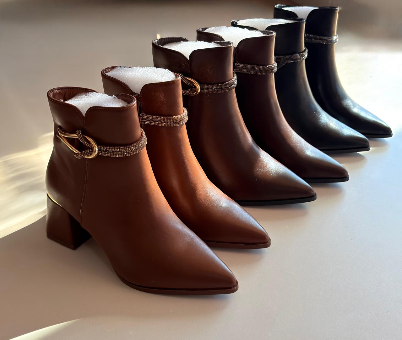 Botines con Detalle Dorado y Brillantes - Elegantes 😍